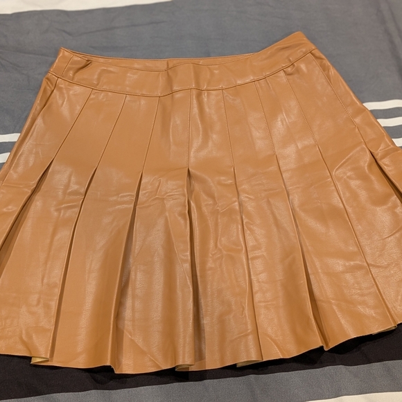 Love Tree Size L Camel Color Faux Leather Pleated Mini Skirt For Women - Picture 1 of 4